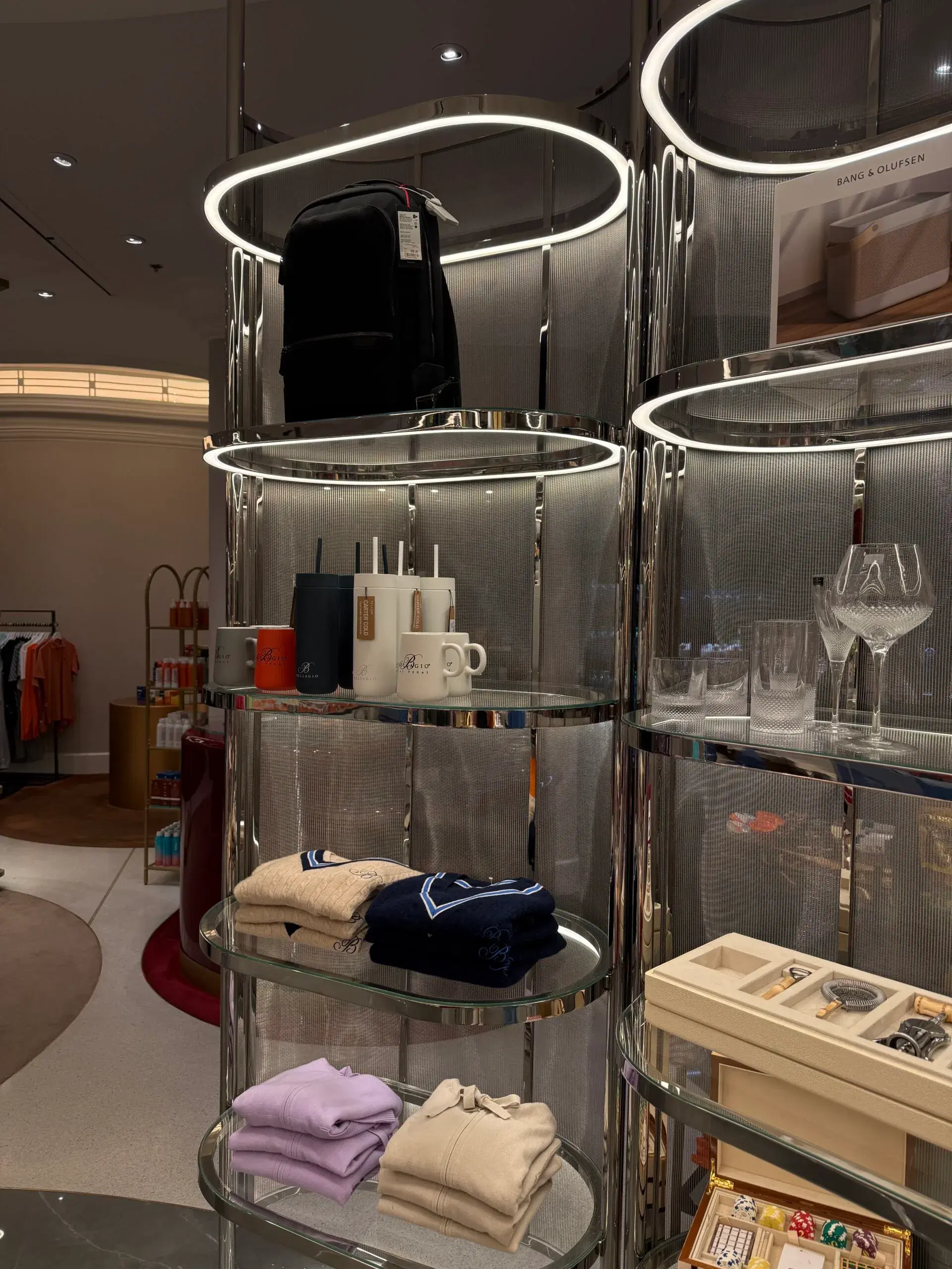 Tutto Bellagio Retail, Studio Munge - Fiume installation (photo 2)