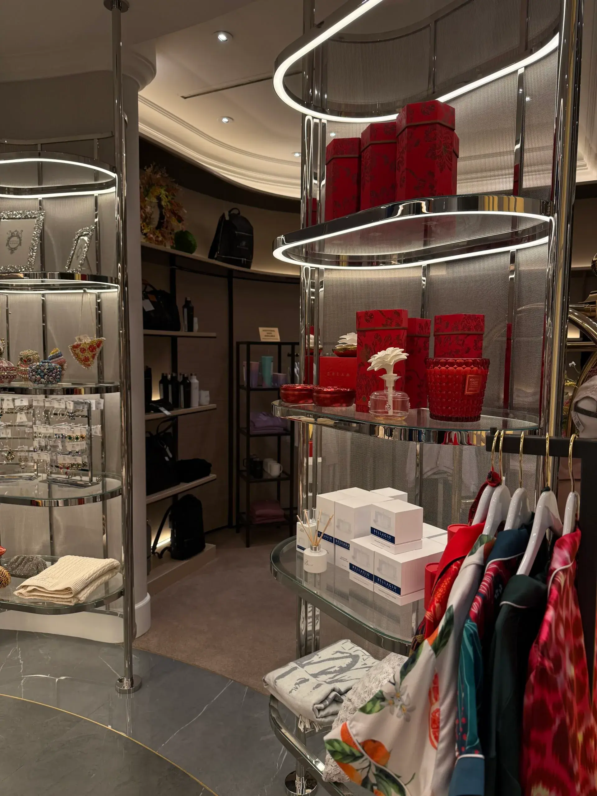 Tutto Bellagio Retail, Studio Munge - Fiume installation (photo 3)