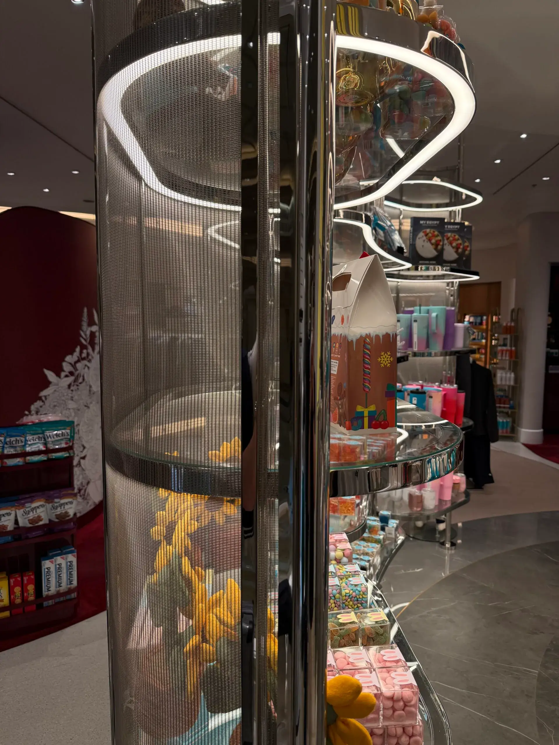 Tutto Bellagio Retail, Studio Munge - Fiume installation (photo 4)